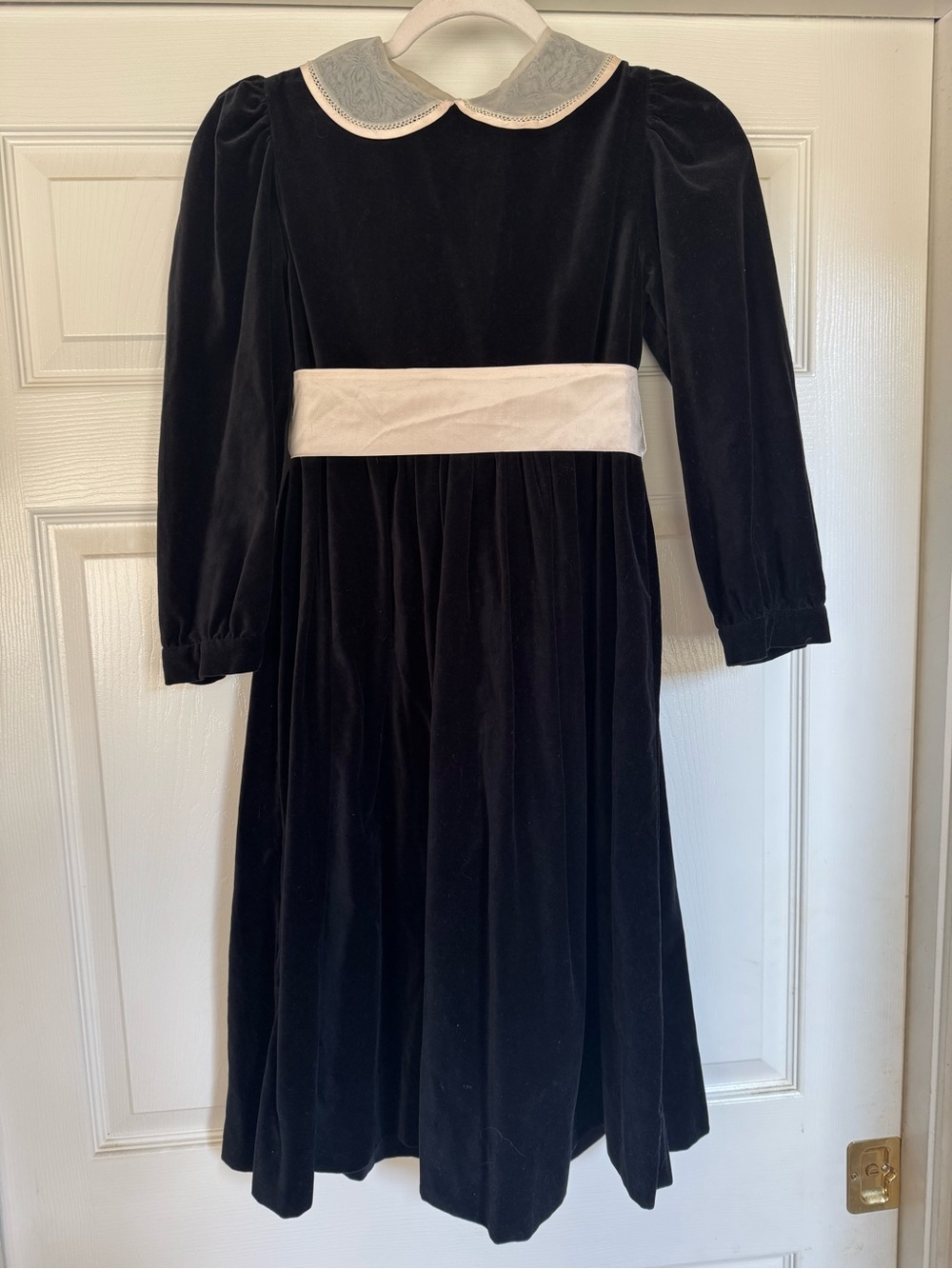 Strasburg Girls Size 10 Black Velvet Holiday Dress Peter Pan Collar Ivory Bow
